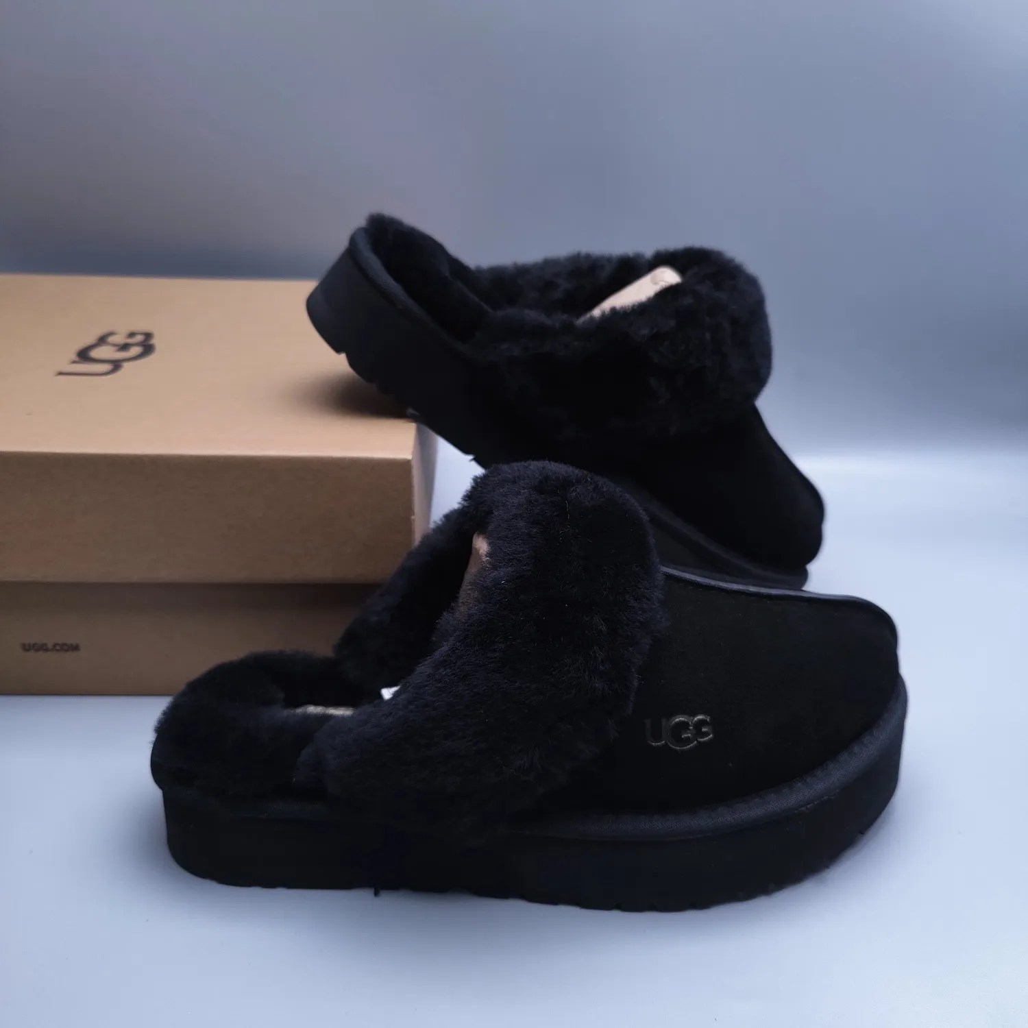 💰440 UGG sheepskin all-in-one snow boots 2550 🔥Thick-soled wool slippers (star slippers plus version) are comfortable and can be worn at home. Wool slippers can be worn outside. Split cow upper, Longfeng moccasin wool lining. The original three-layer combination outsole is light and comfortable on the foot. Only the top version is made. The oil edge craftsmanship is exquisite! Color: maroon gray sand antelope brown black code number: 35-41